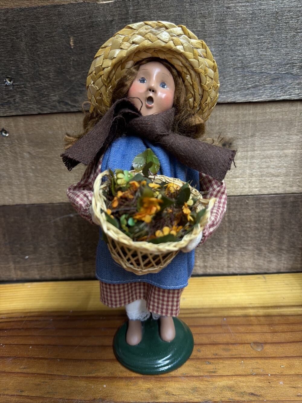Byers Choice Caroler 2004 Harvest Girl with Basket
